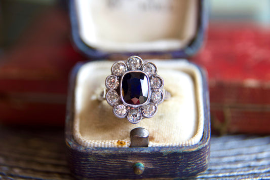 1930s Daisy Ring with Sapphire and Diamonds in 18kt Gold