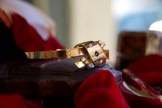 Antique "Art Nouveau" bracelet in the shape of a bow