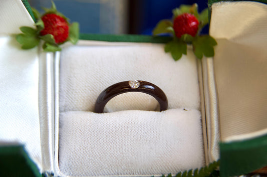 Solitaire ring with contemporary enamel