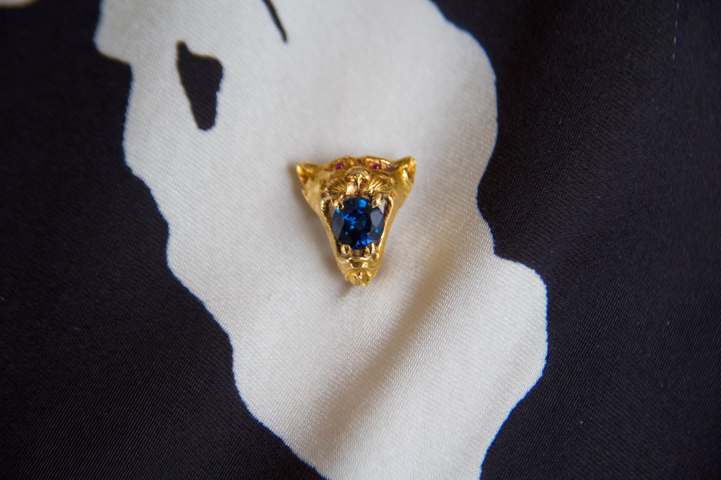 Rare Antique "Tiger" Shaped Sapphire Pin