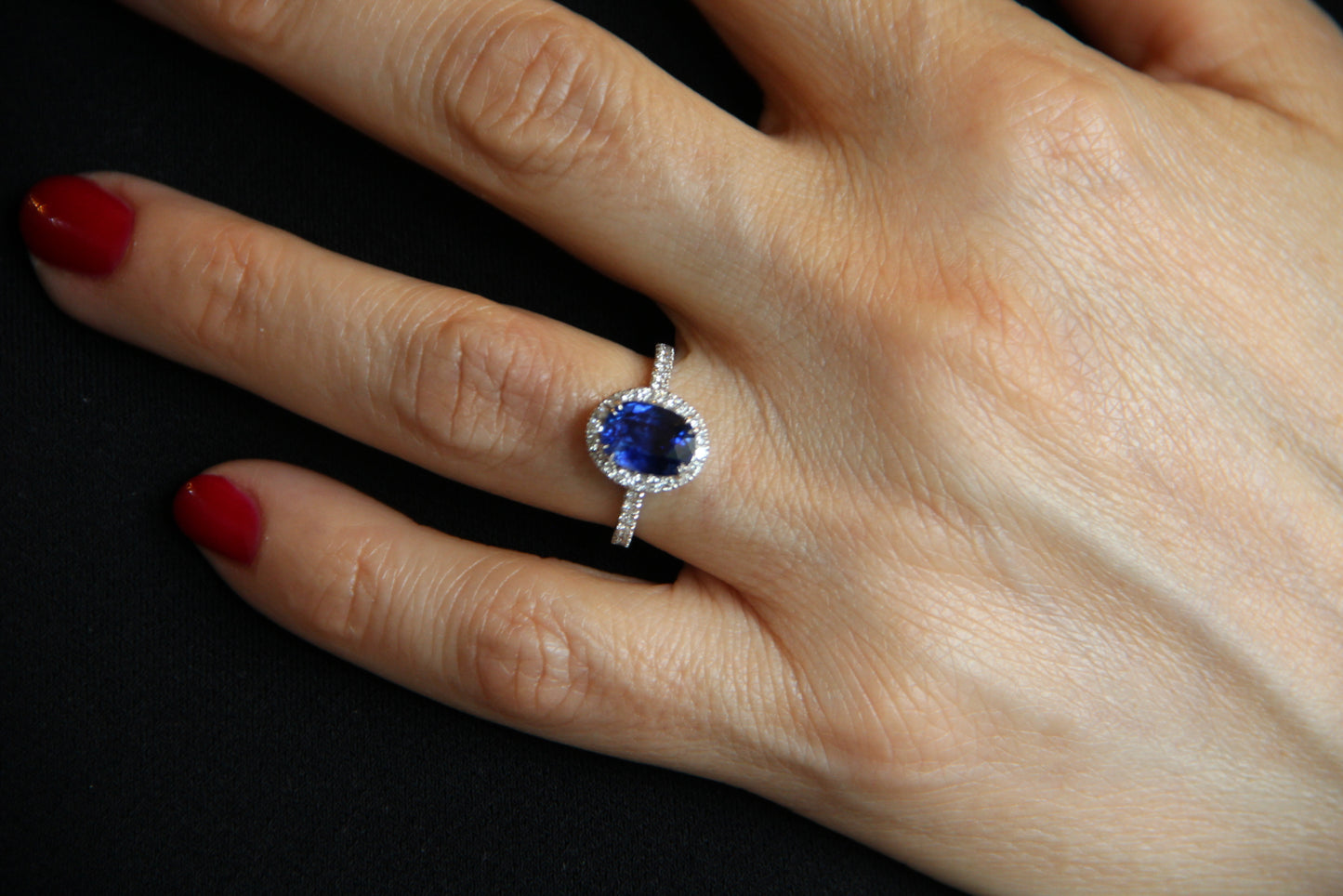 "HALO" model ring with natural sapphire "NO HEAT"