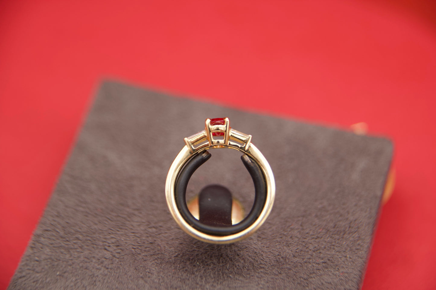 Anello solitario con rubino