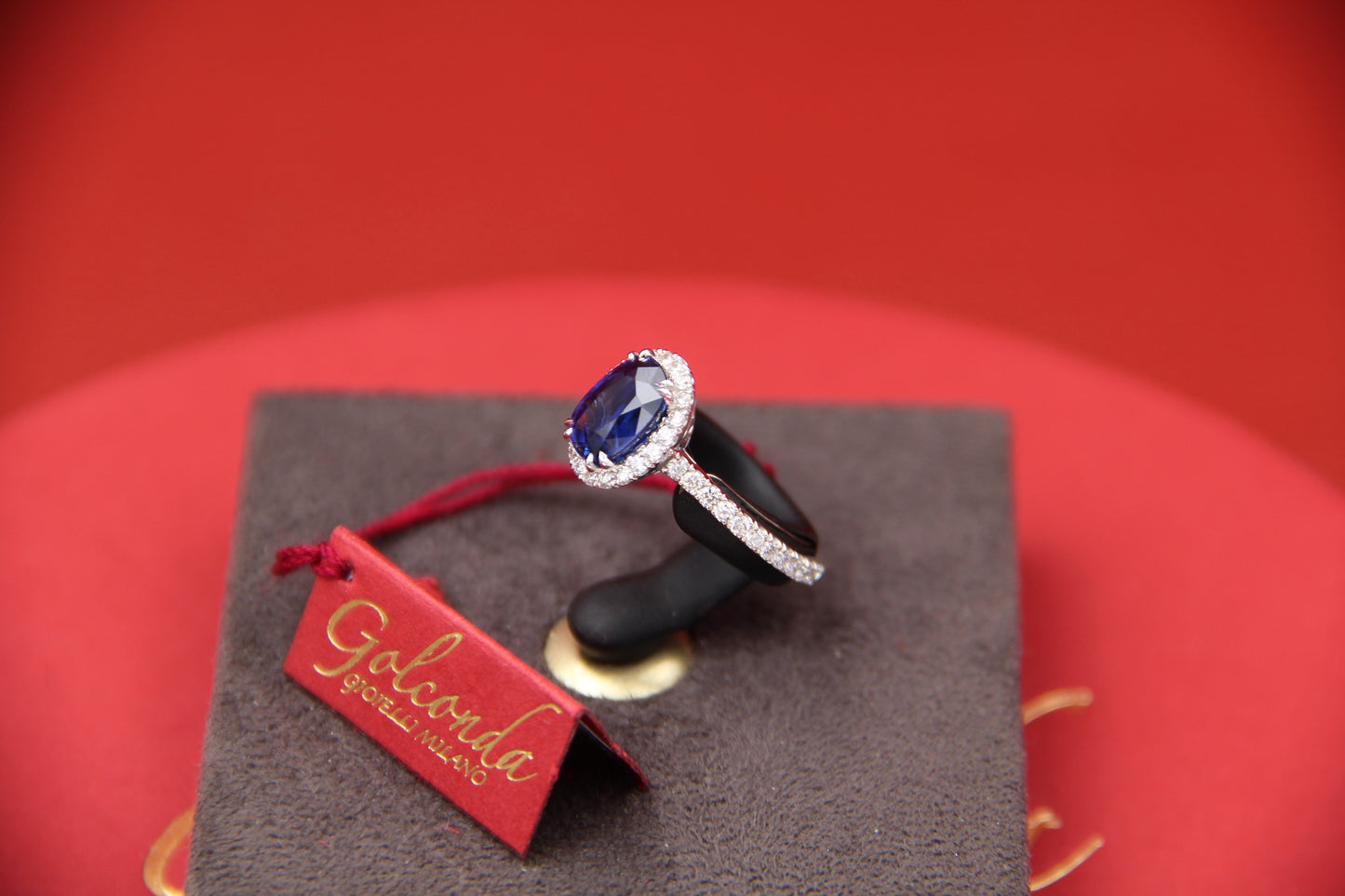 "HALO" model ring with natural sapphire "NO HEAT"