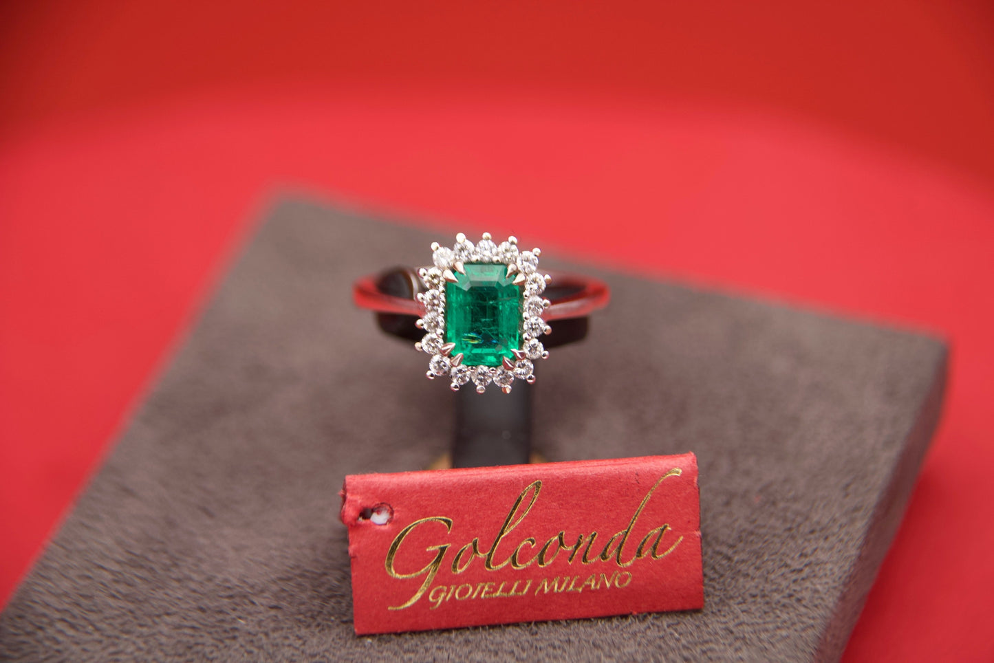 MARGHERITA ring with emerald