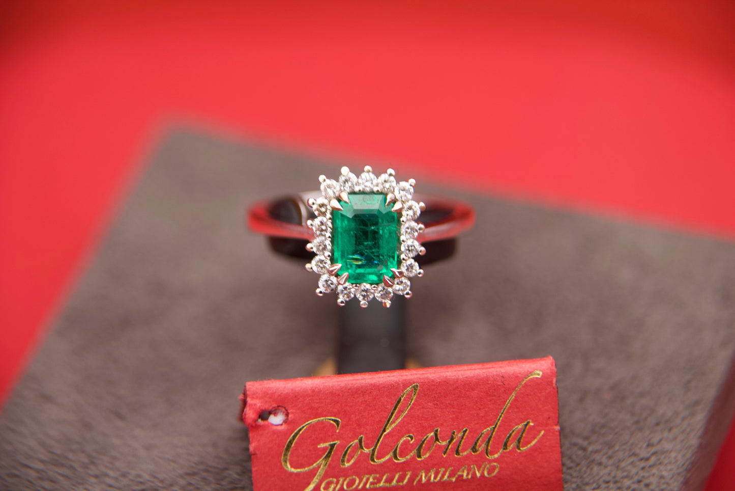 MARGHERITA ring with emerald
