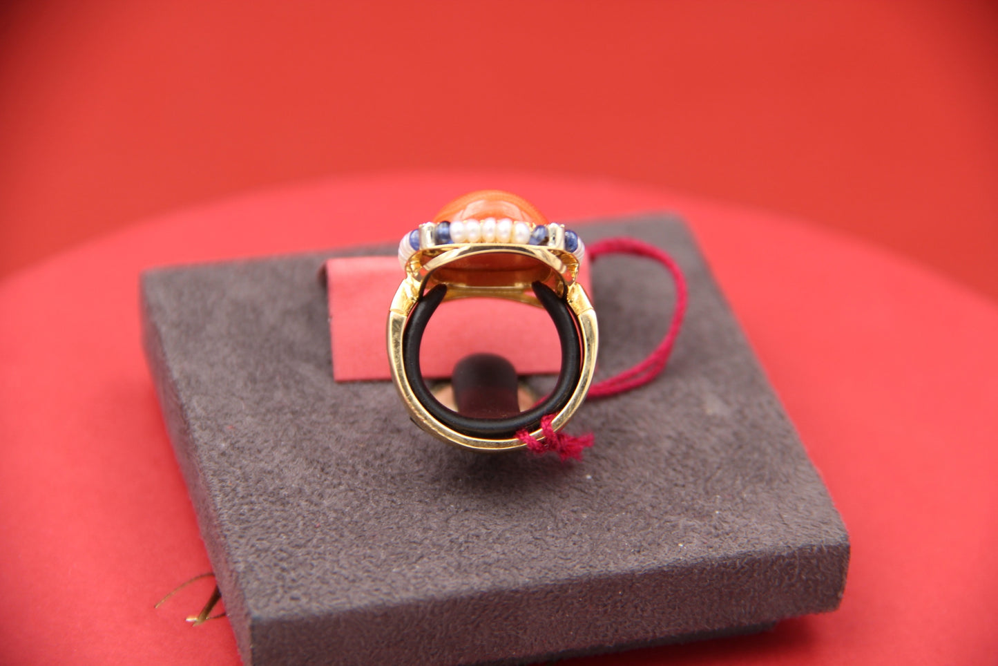 Anello con corallo e microperle