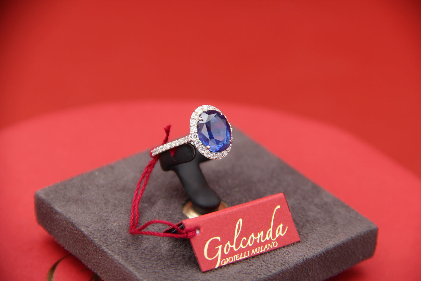 "HALO" model ring with natural sapphire "NO HEAT"