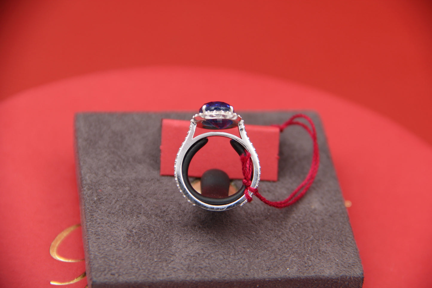 "HALO" model ring with natural sapphire "NO HEAT"