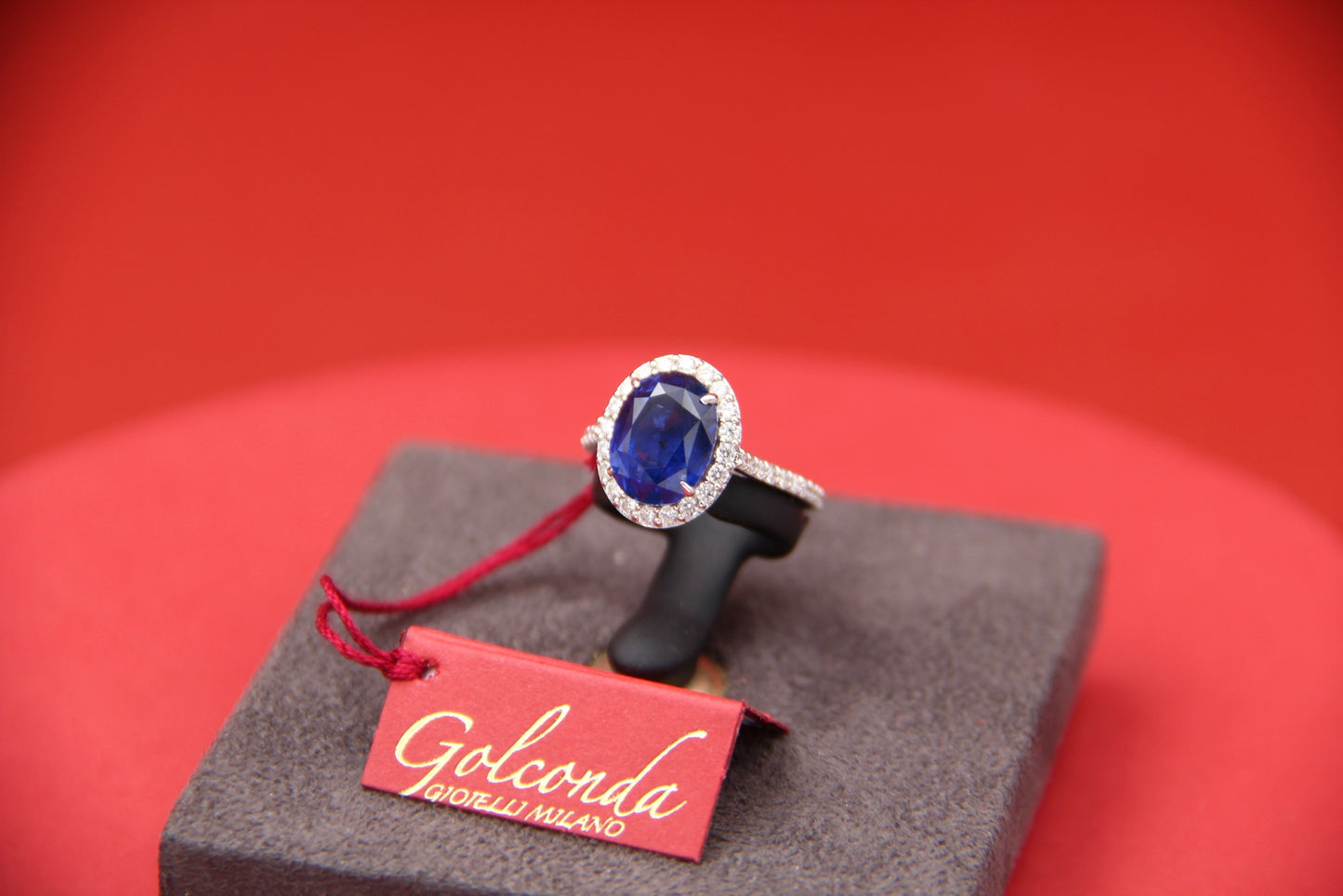 "HALO" model ring with natural sapphire "NO HEAT"