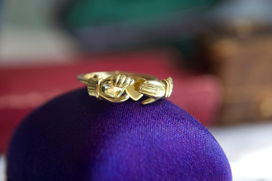 Vintage "Maninfide" Ring in 18kt Gold