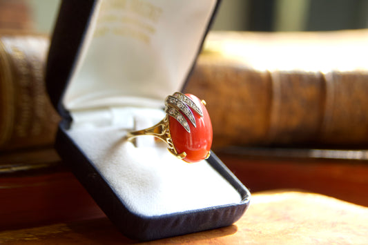 Anello Cocktail Vintage in Oro 18kt con Corallo Rosso e Diamanti