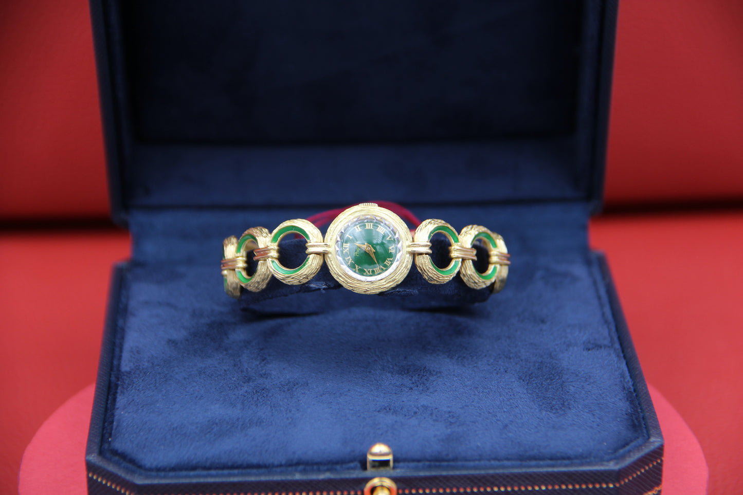 Orologio in oro con smalto