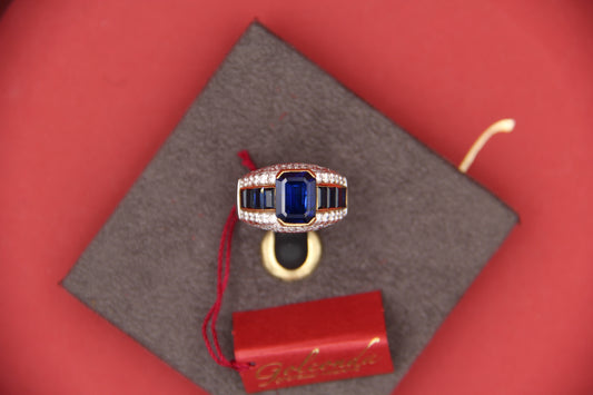 Band ring with sapphires