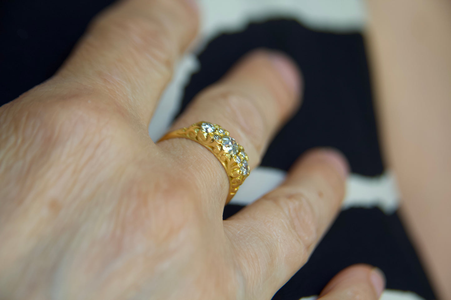 Anello Art nouveau riviere Inglese in oro 18kt