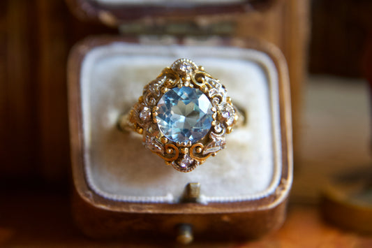 Anello Antico in Oro con Acquamarina e Diamanti Taglio Rosetta