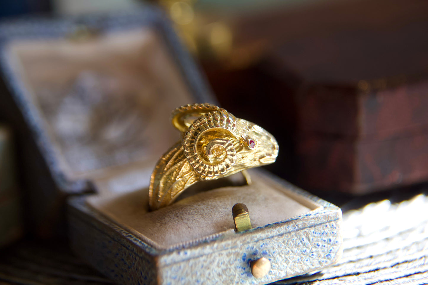 Anello "Ariete" scultura