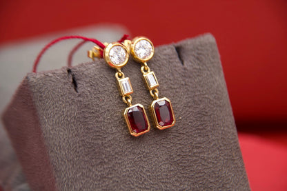 Orecchini pendenti con diamanti e rubini