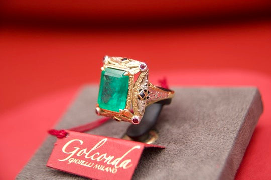 Anello finemente decorato con smeraldo anni 40'