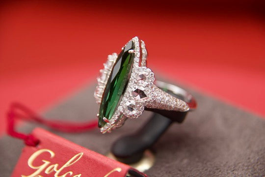 Ring with green Tourmaline and diamonds