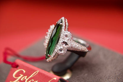 Ring with green Tourmaline and diamonds