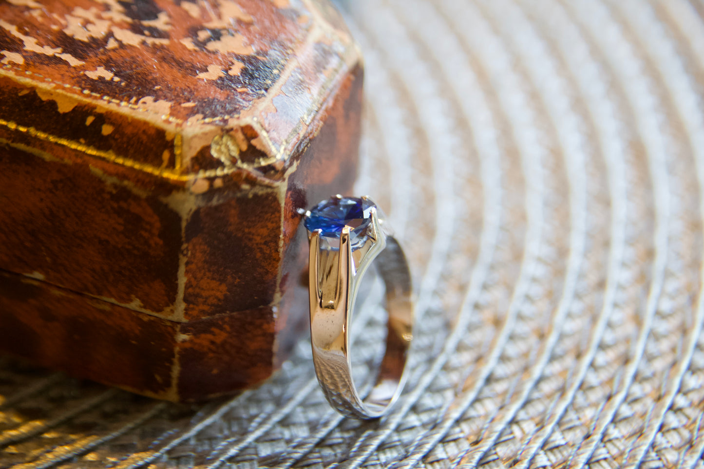 Anello solitario con Zaffiro ottagonale