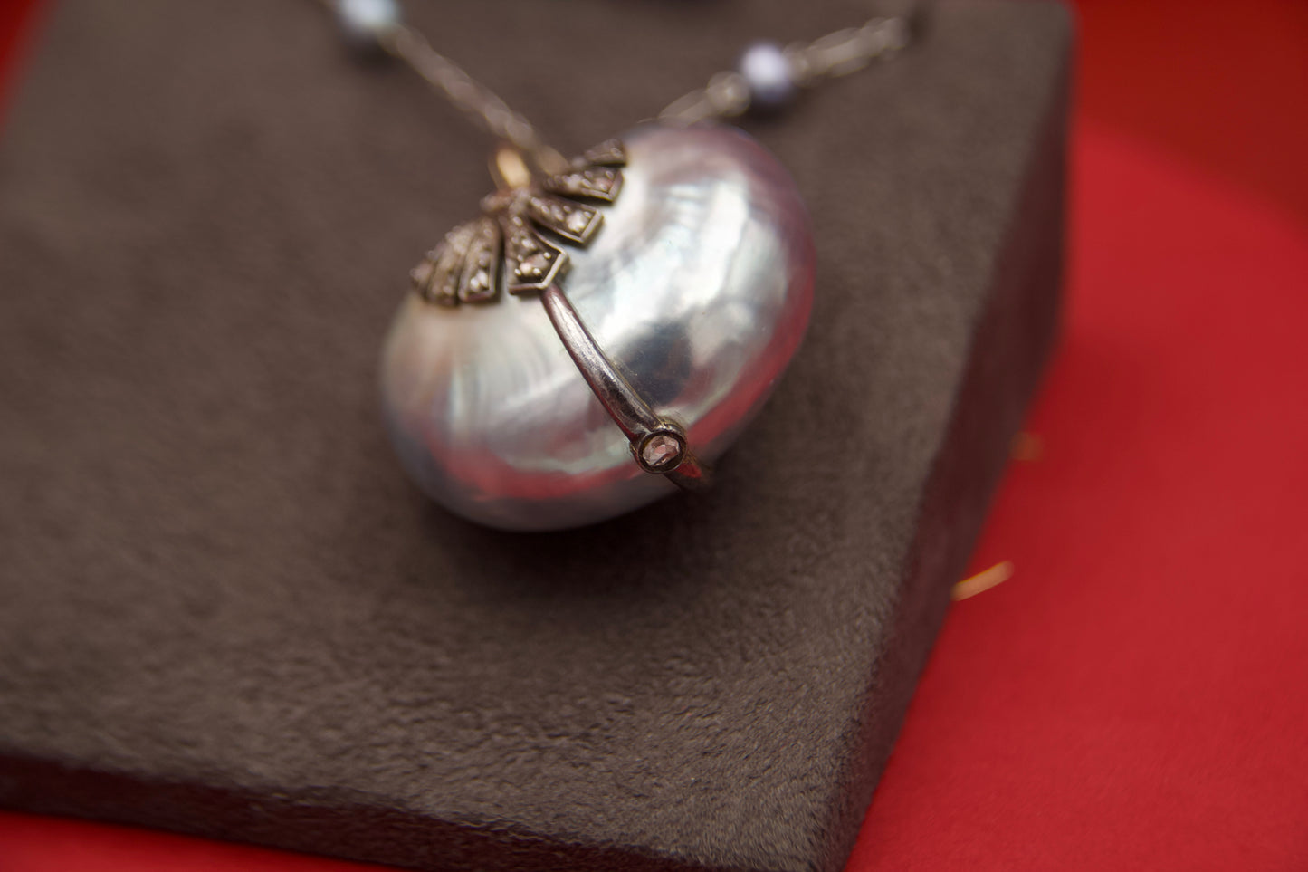 Art Deco mother-of-pearl heart necklace