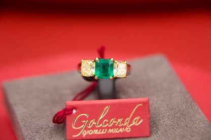 Anello con smeraldo e diamanti fancy yellow