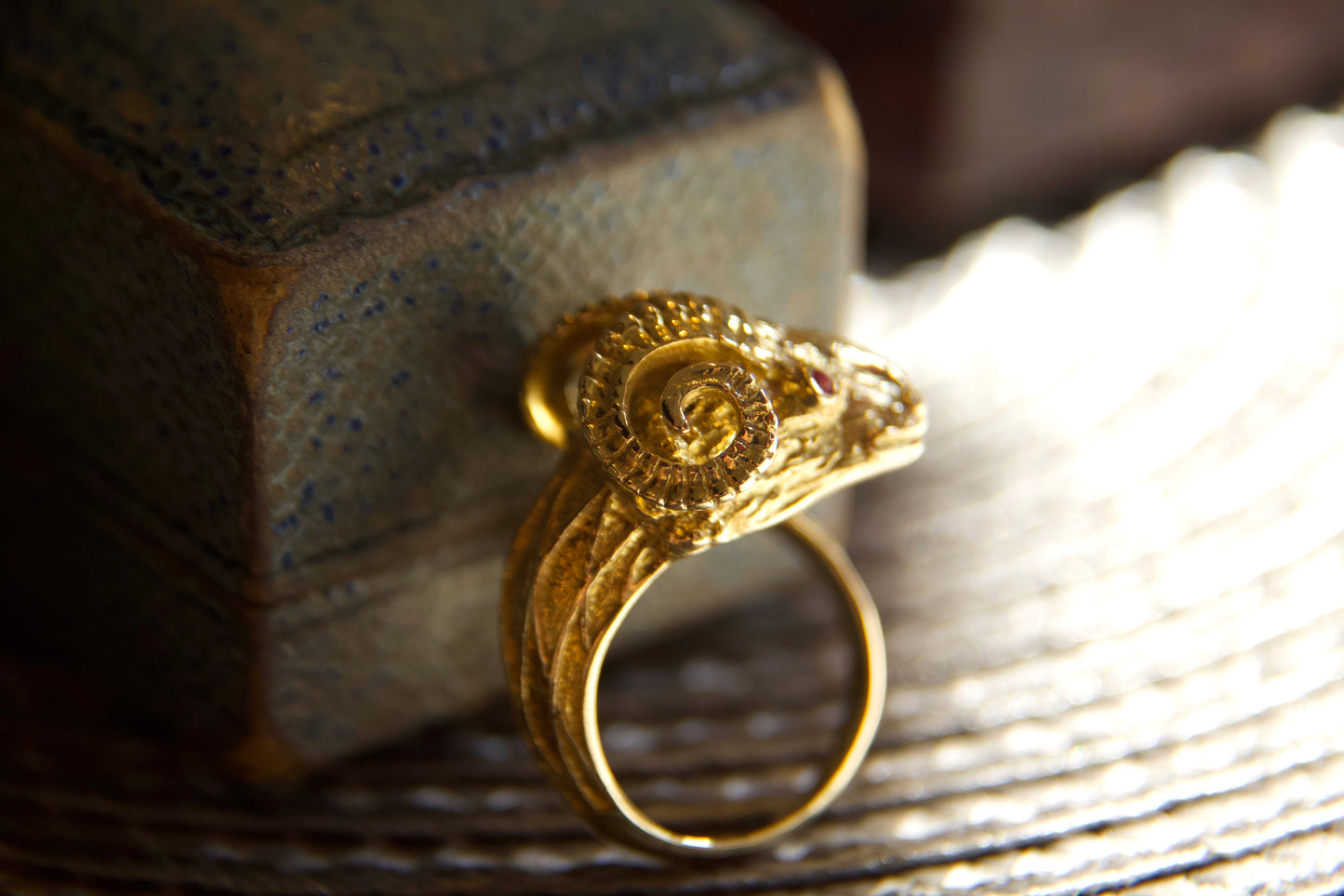Anello "Ariete" scultura