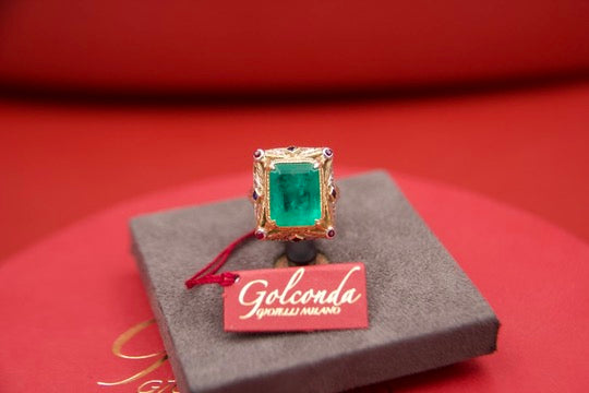 Anello finemente decorato con smeraldo anni 40'