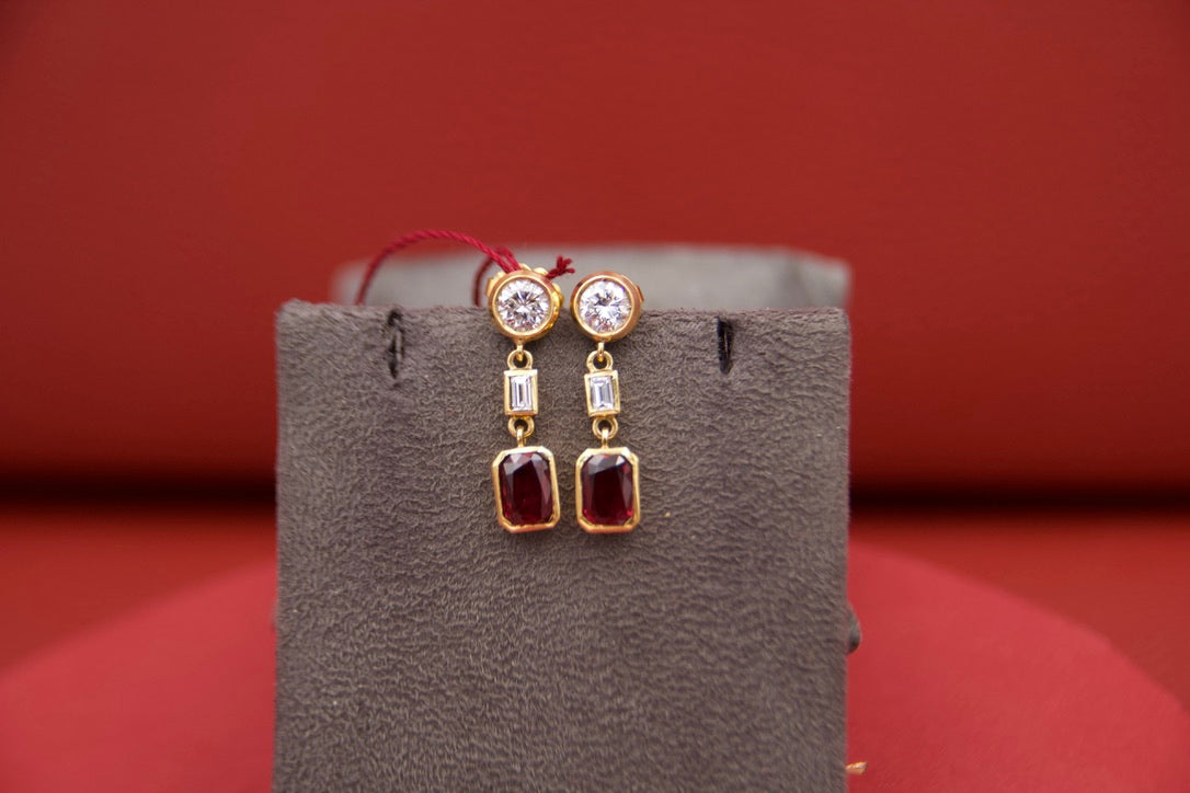 Orecchini pendenti con diamanti e rubini