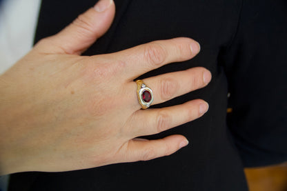 Anello anni 40 con Rodolite e diamanti