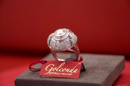 Important "Art Deco" diamond bud ring full of details