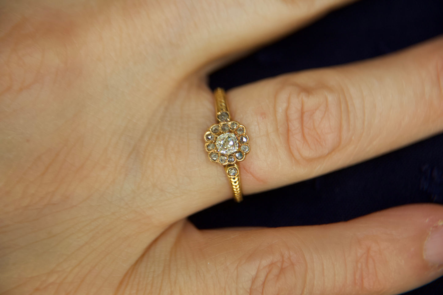 Very fine 19th-century daisy ring