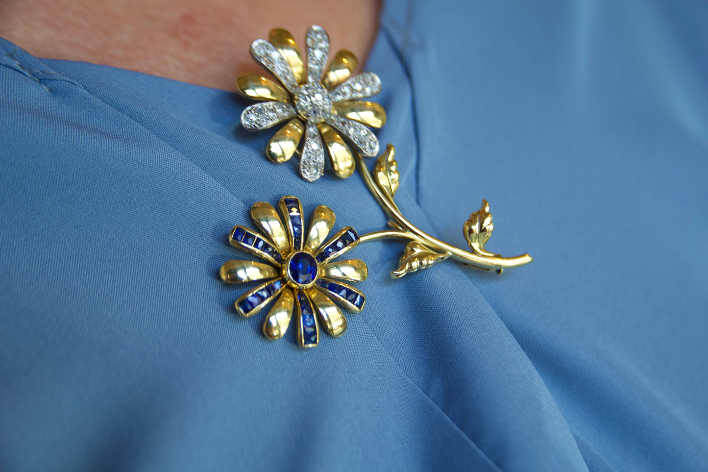 Double flower brooch from the 1940s