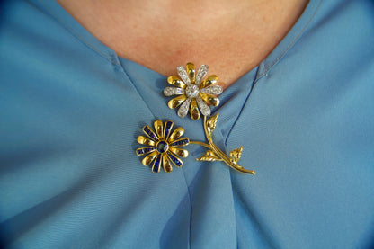 Double flower brooch from the 1940s