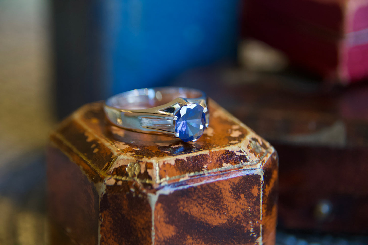 Anello solitario con Zaffiro ottagonale