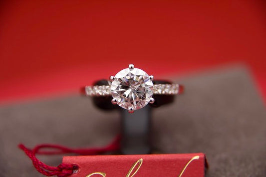 Anello "Solitario" con diamante di 2,09ct