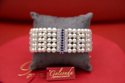Semi-rigid bracelet with 1950s pearls