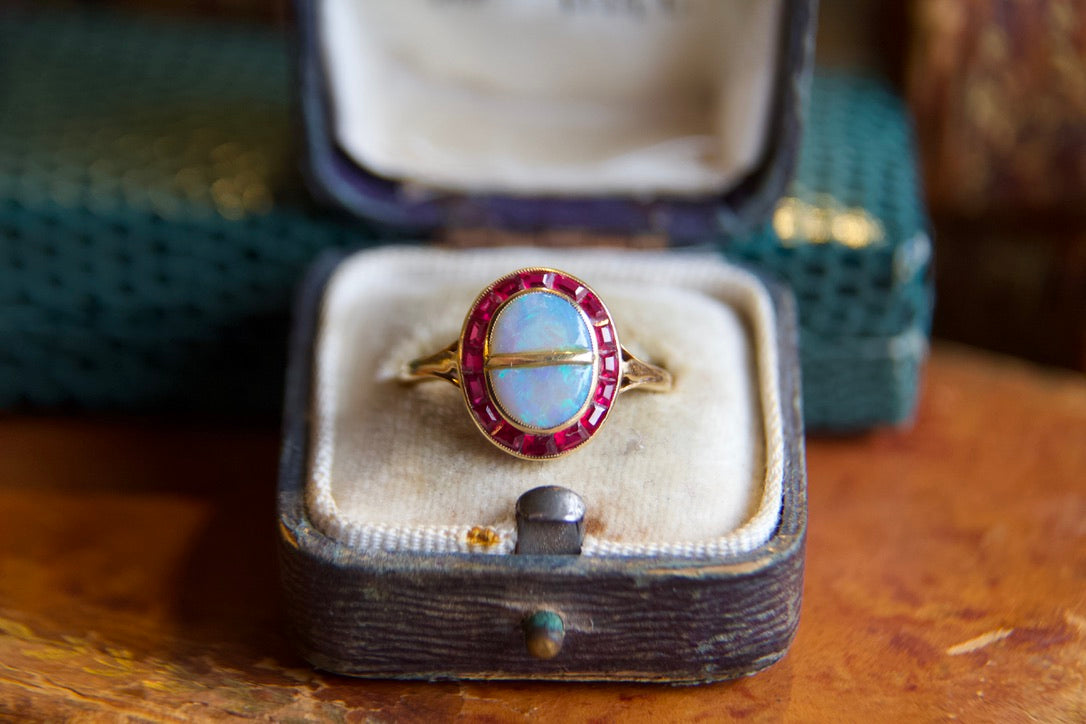 Anello con Opale anni '30