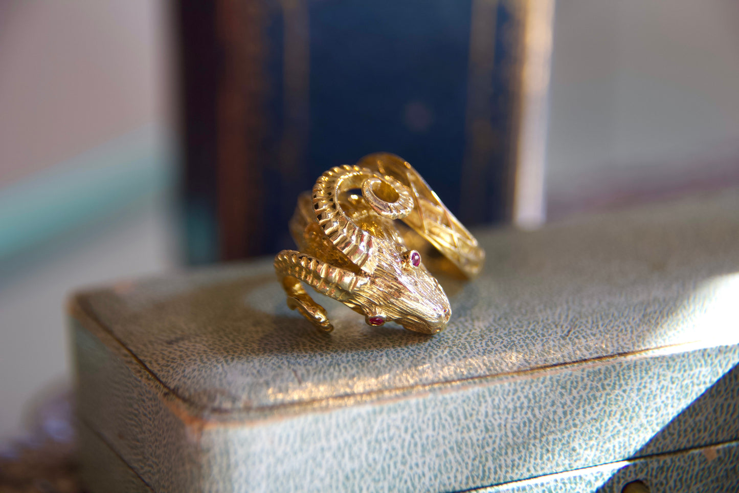 Anello "Ariete" scultura
