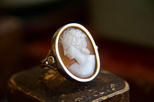 Anello Vittoriano con Cameo
