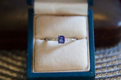 Anello con zaffiro e diamanti