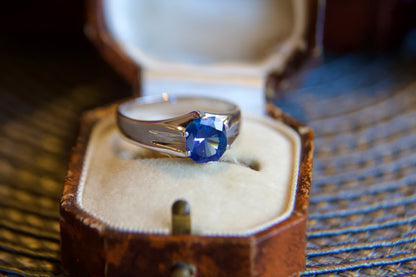 Anello solitario con Zaffiro ottagonale