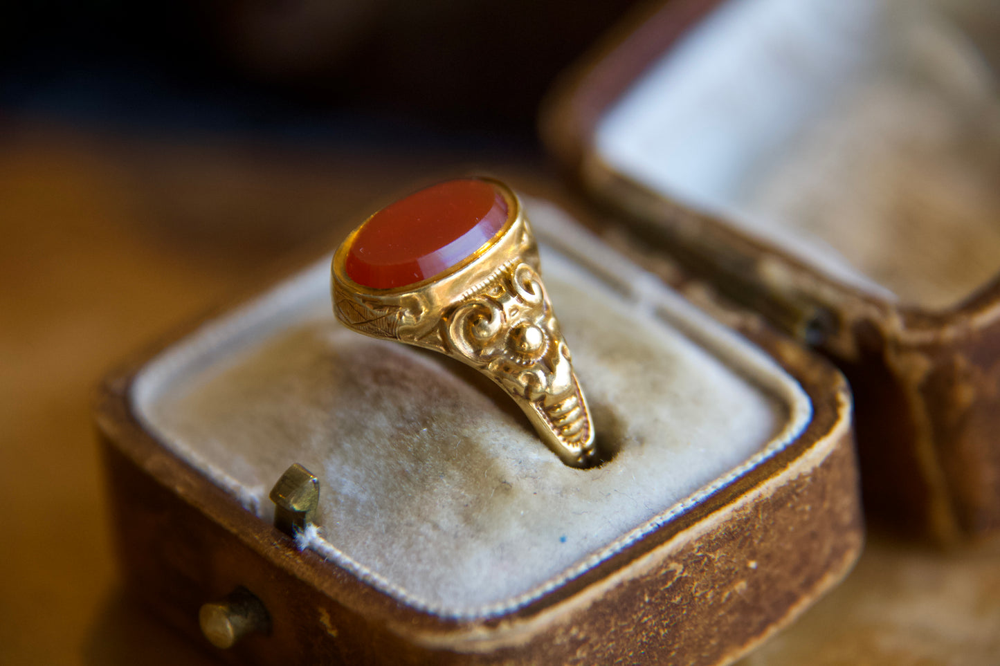 Anello con Corniola "Art Nouveau"