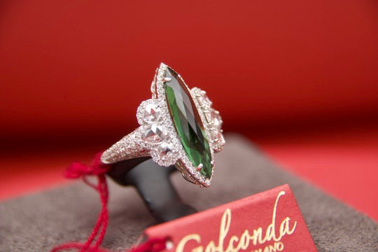 Ring with green Tourmaline and diamonds