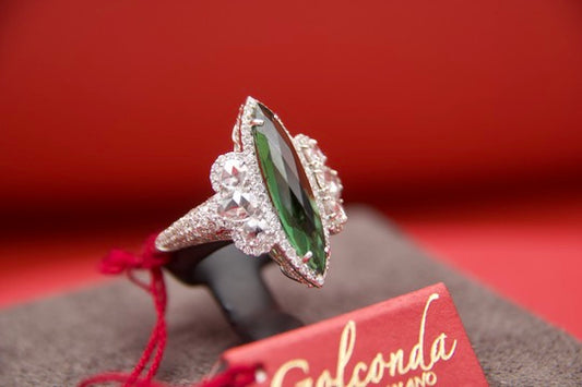 Ring with green Tourmaline and diamonds