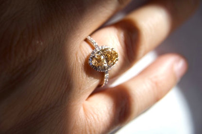 Anello Halo con diamante "Fancy Cognak"