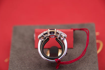 Anello con zaffiro e diamanti