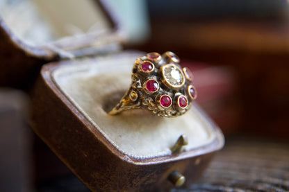 Anello "Art Nouveau" con diamante e rubini