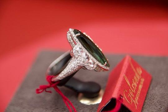 Ring with green Tourmaline and diamonds